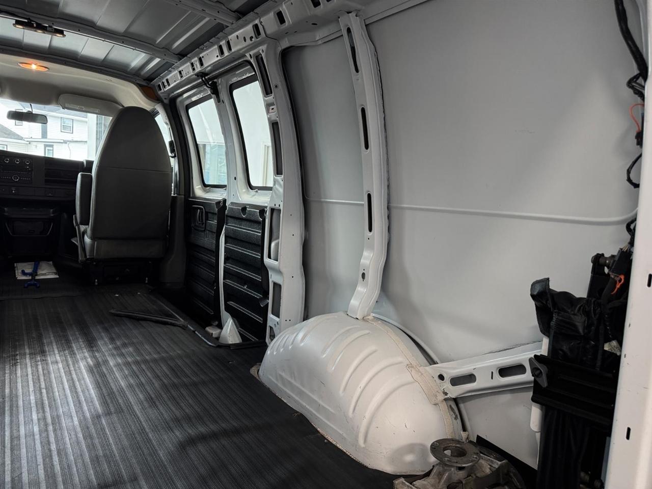 Chevrolet Express Cargo Van RWD 2500 135" 2015