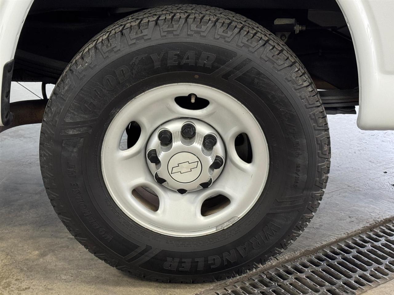 Chevrolet Express Cargo Van RWD 2500 135" 2015