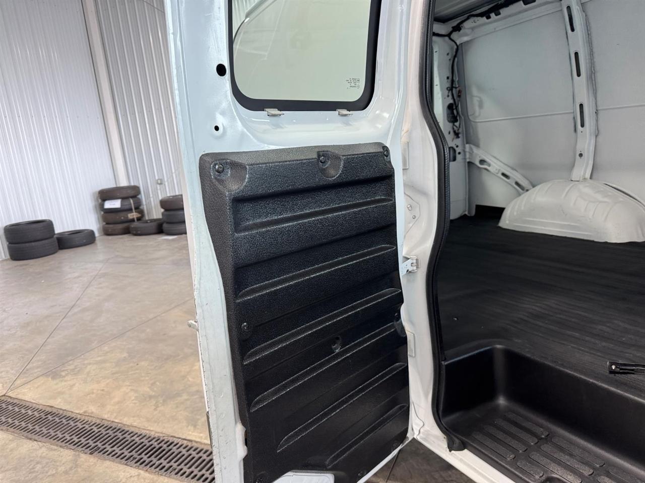 Chevrolet Express Cargo Van RWD 2500 135" 2015
