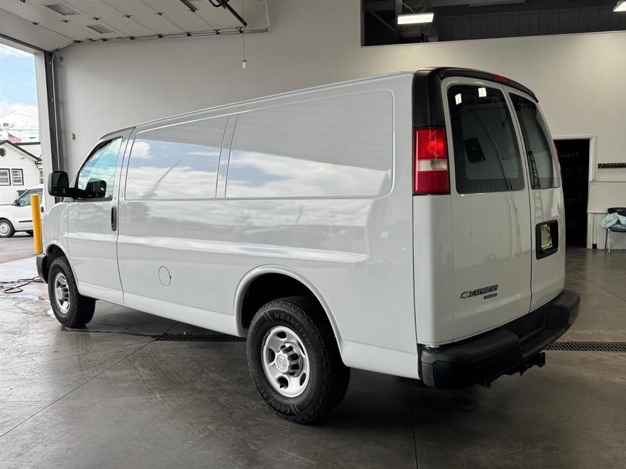 Chevrolet Express Cargo Van RWD 2500 135" 2015