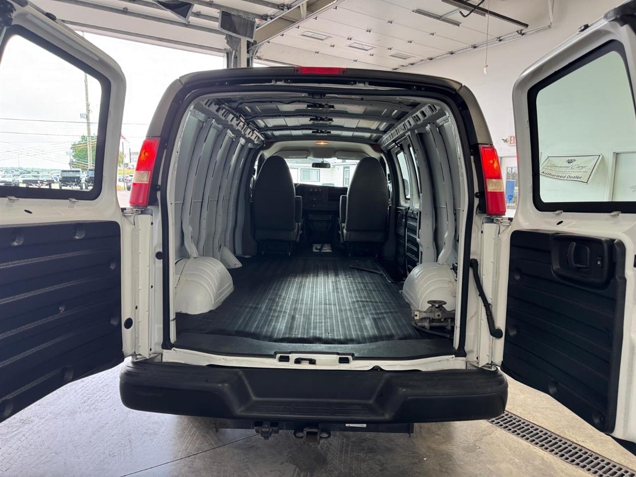 Chevrolet Express Cargo Van RWD 2500 135" 2015