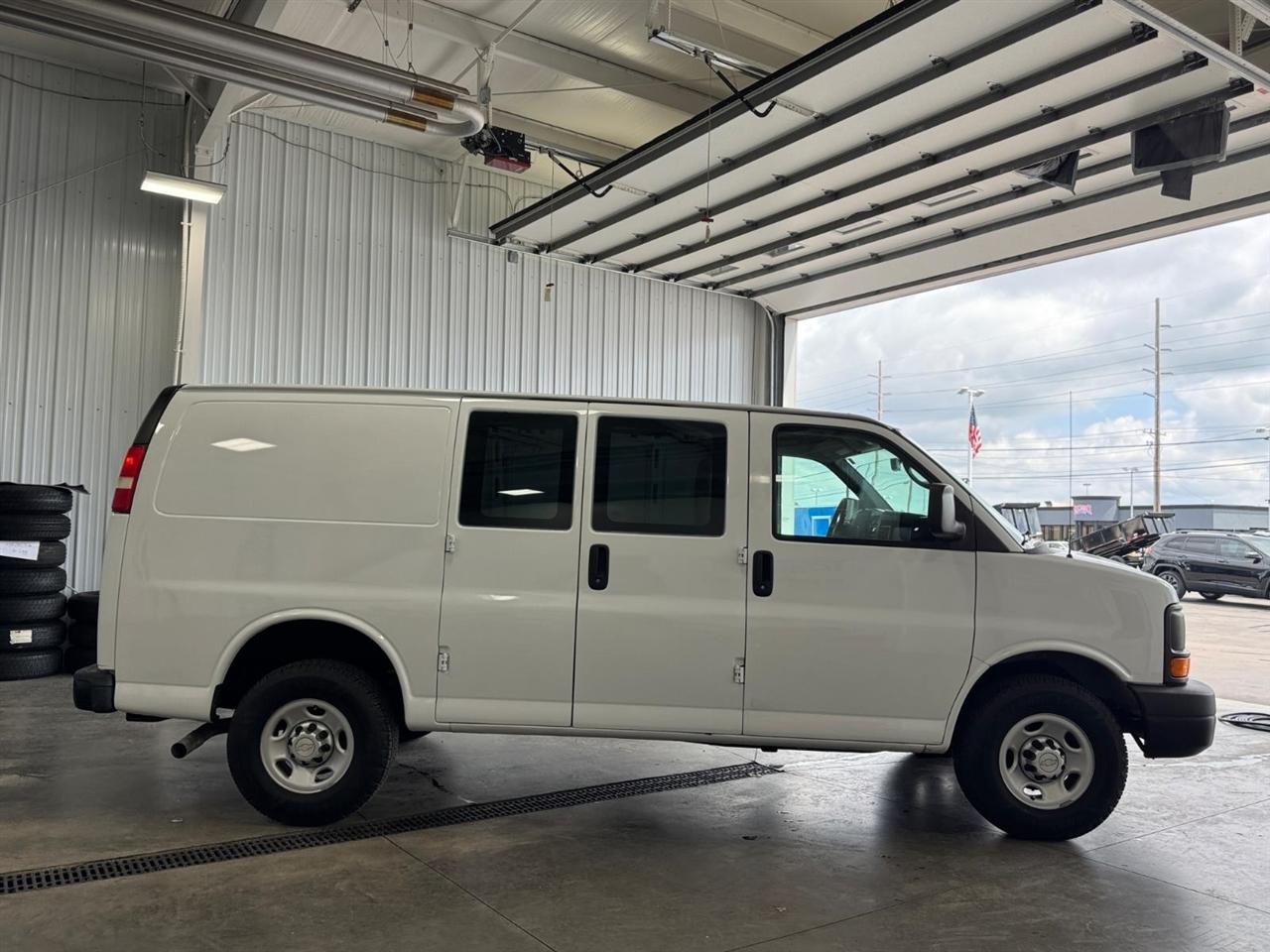 Chevrolet Express Cargo Van RWD 2500 135" 2015