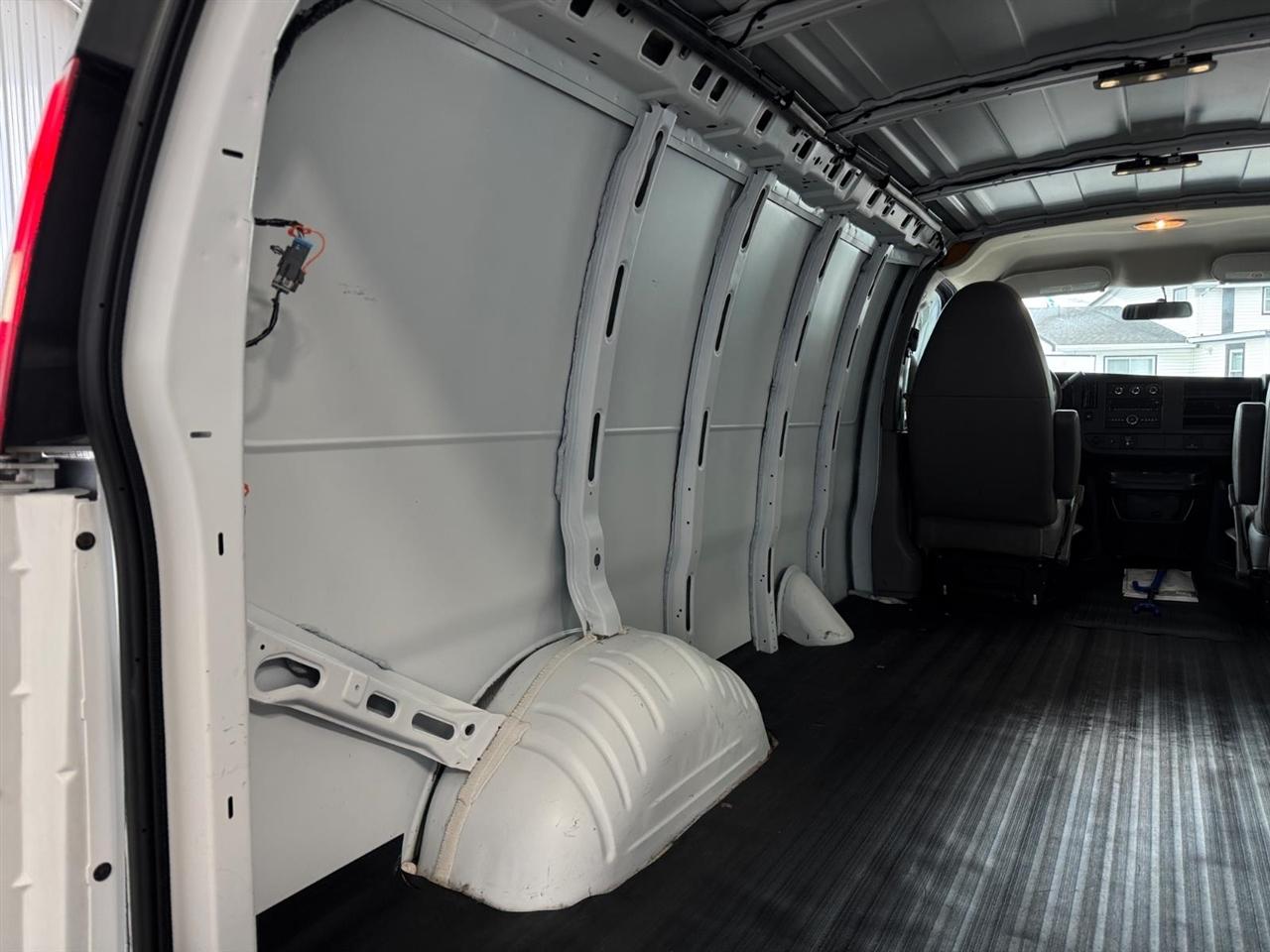 Chevrolet Express Cargo Van RWD 2500 135" 2015