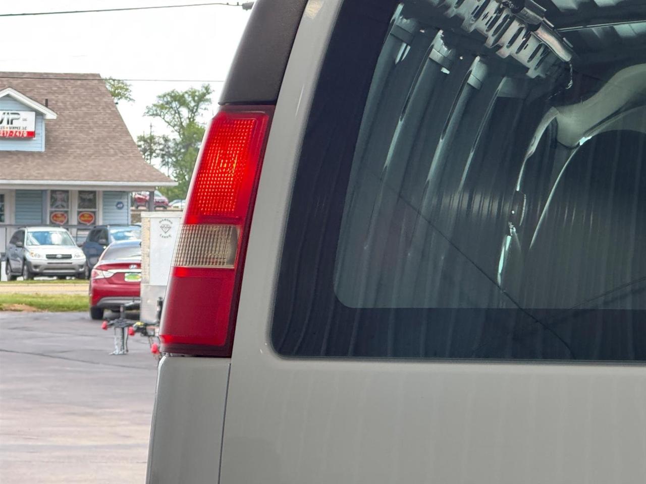 Chevrolet Express Cargo Van RWD 2500 135" 2015