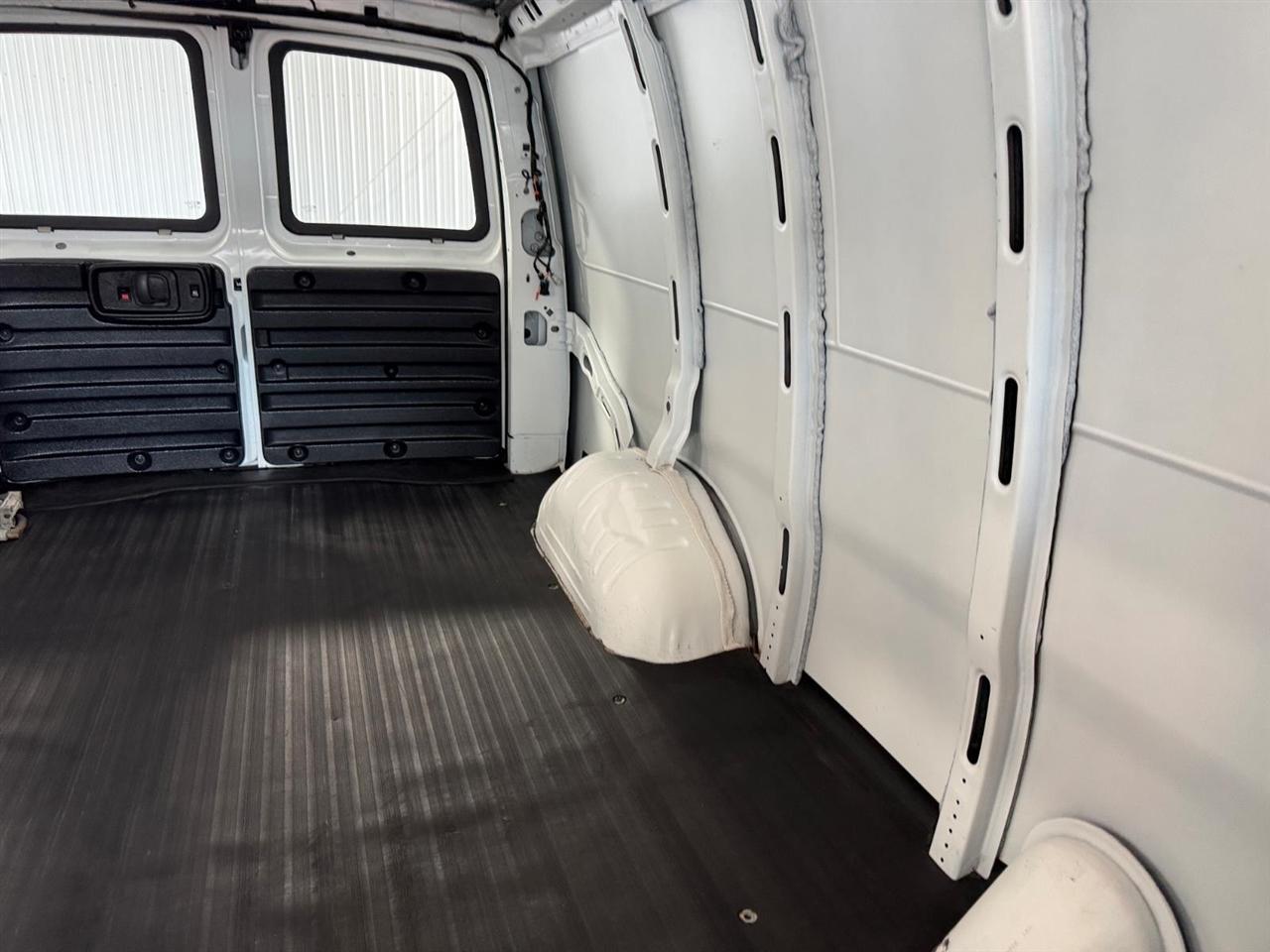 Chevrolet Express Cargo Van RWD 2500 135" 2015
