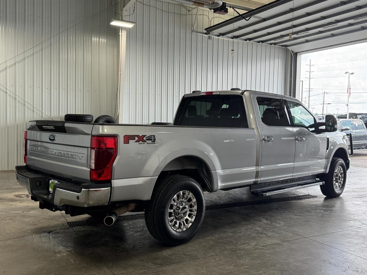 Ford Super Duty F-350 SRW XLT 4WD Crew Cab 8' Box 2021