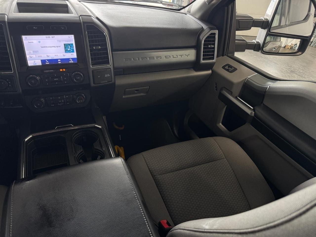 Ford Super Duty F-350 SRW XLT 4WD Crew Cab 8' Box 2021