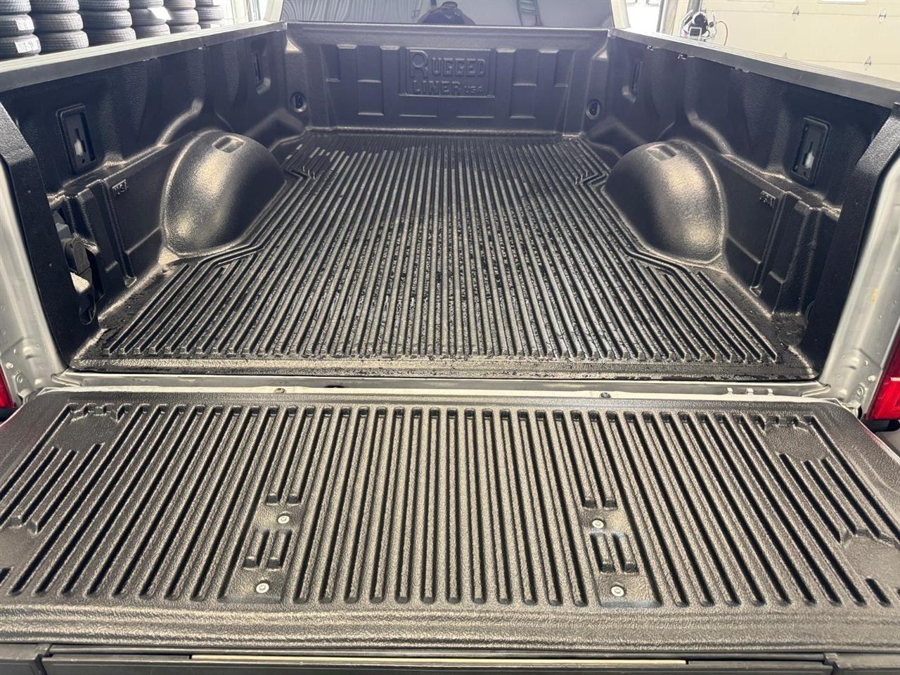 Ford Super Duty F-350 SRW XLT 4WD Crew Cab 8' Box 2021