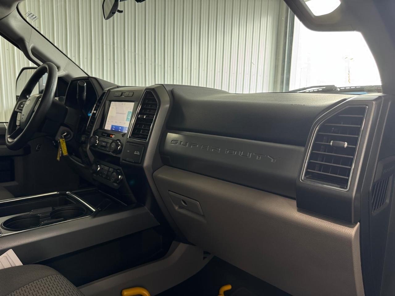 Ford Super Duty F-350 SRW XLT 4WD Crew Cab 8' Box 2021
