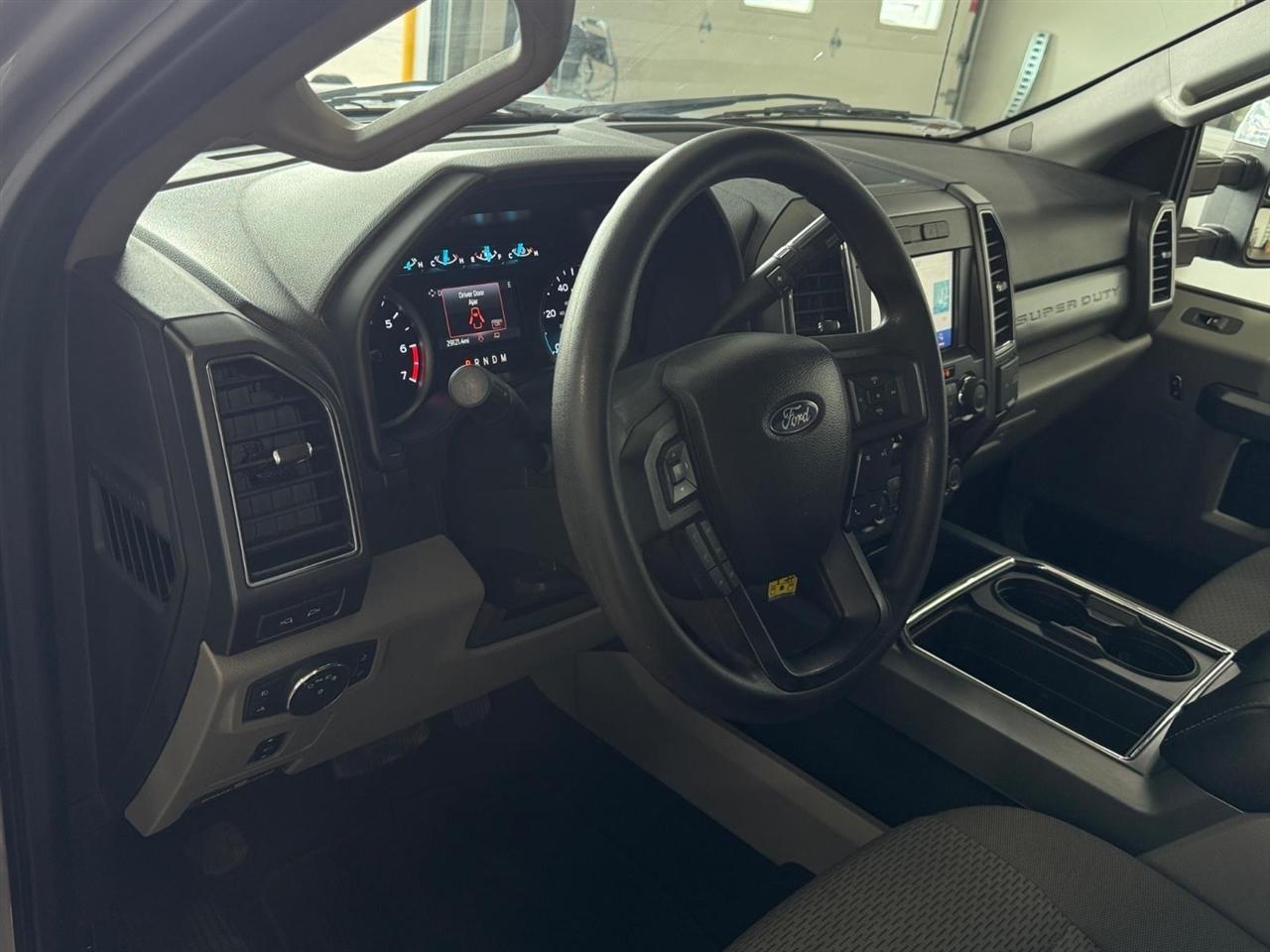 Ford Super Duty F-350 SRW XLT 4WD Crew Cab 8' Box 2021