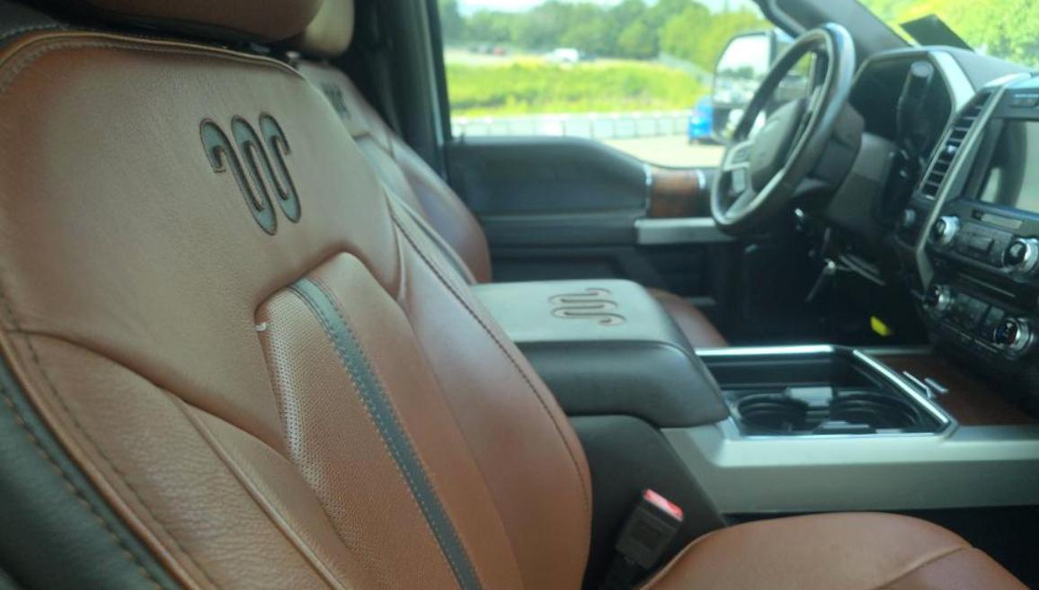 Ford Super Duty F-350 SRW King Ranch 4WD Crew Cab 8' Box 2018
