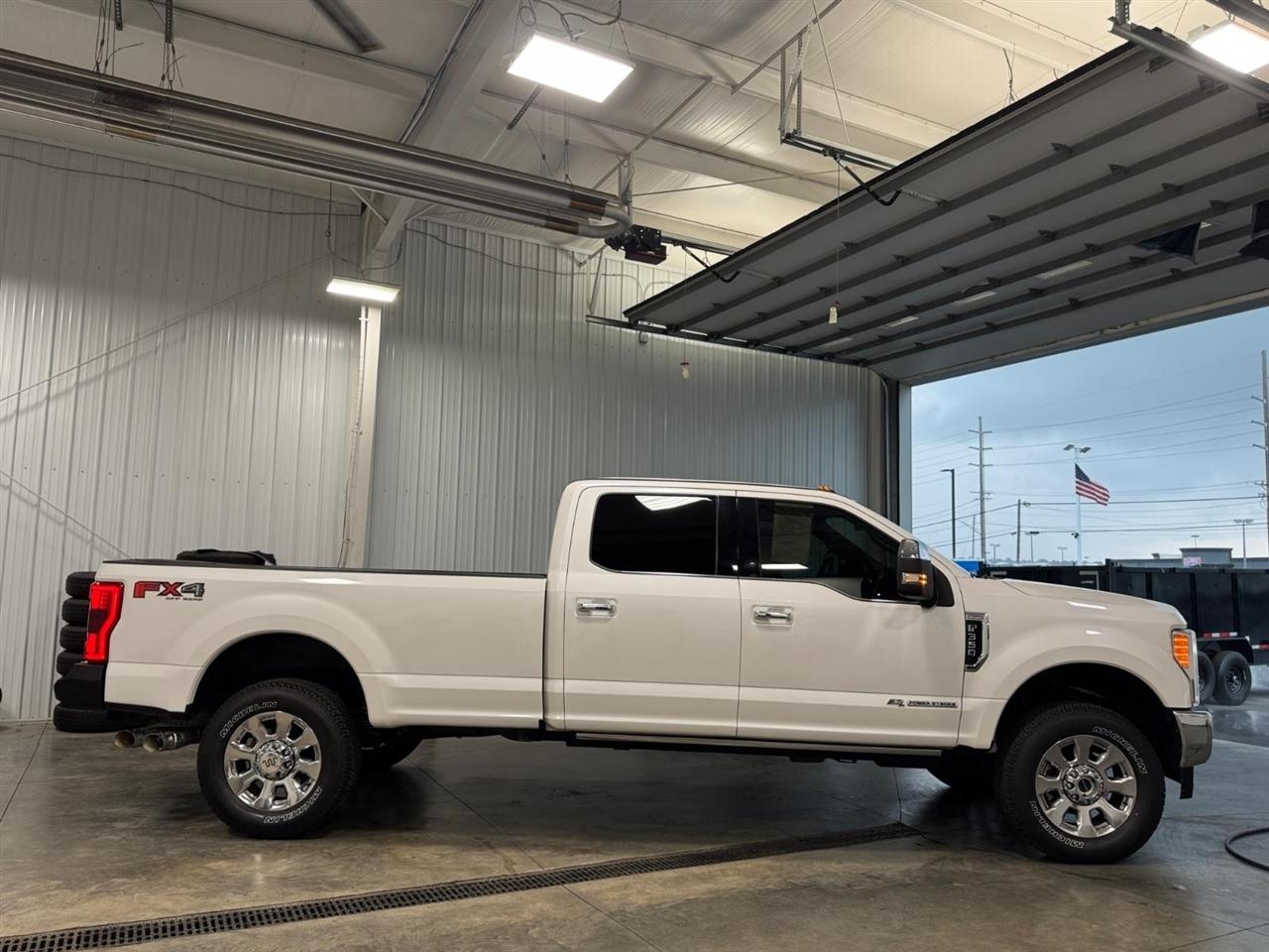 Ford Super Duty F-350 SRW King Ranch 4WD Crew Cab 8' Box 2018
