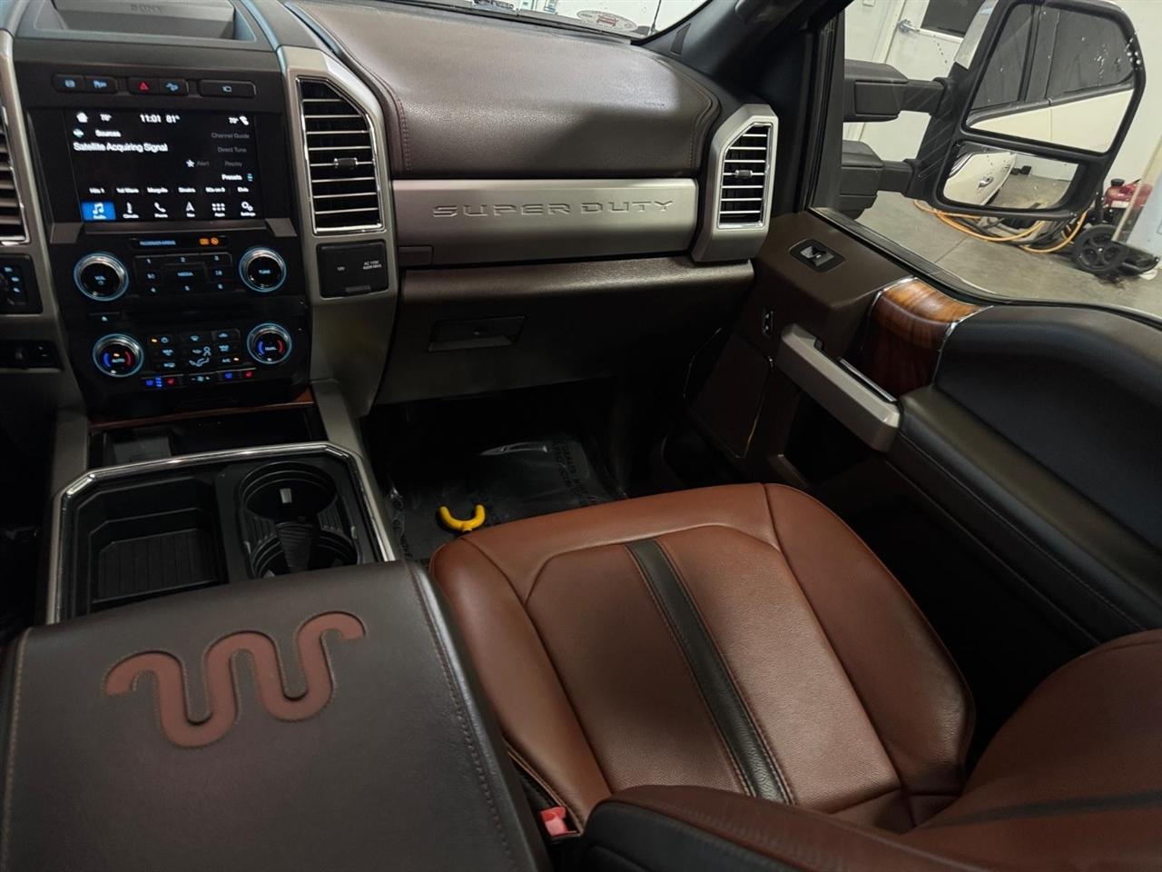 Ford Super Duty F-350 SRW King Ranch 4WD Crew Cab 8' Box 2018