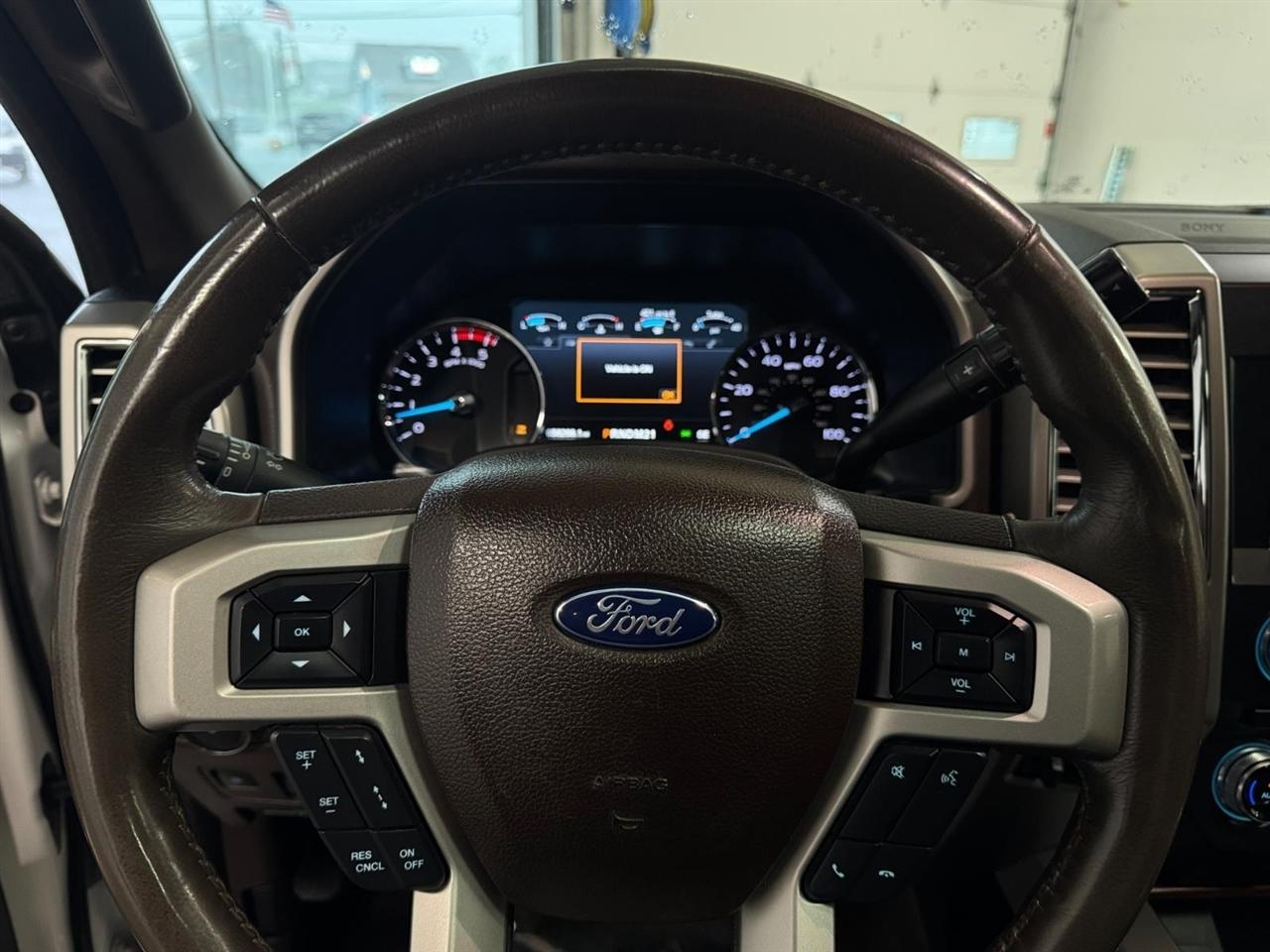 Ford Super Duty F-350 SRW King Ranch 4WD Crew Cab 8' Box 2018