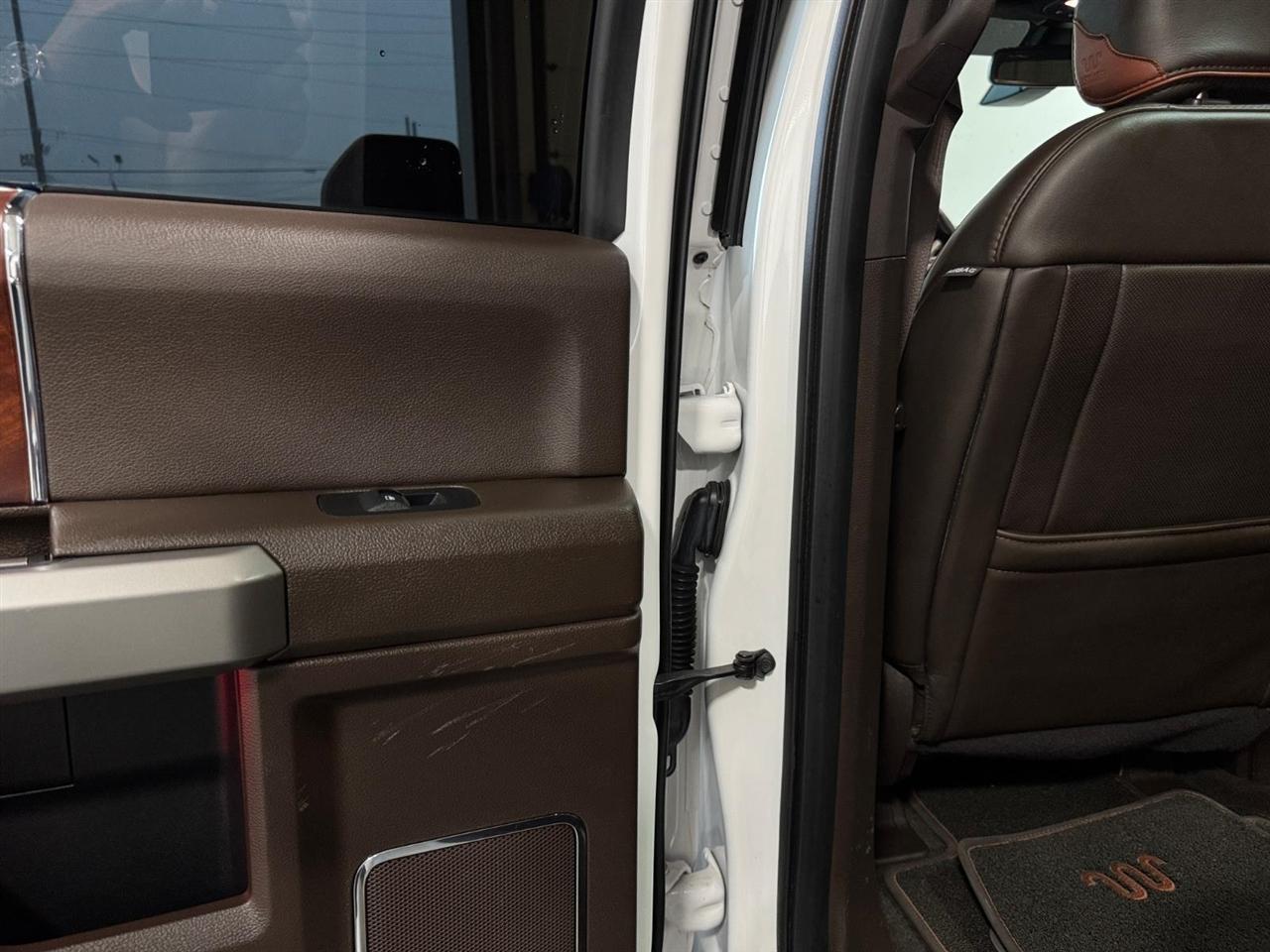 Ford Super Duty F-350 SRW King Ranch 4WD Crew Cab 8' Box 2018
