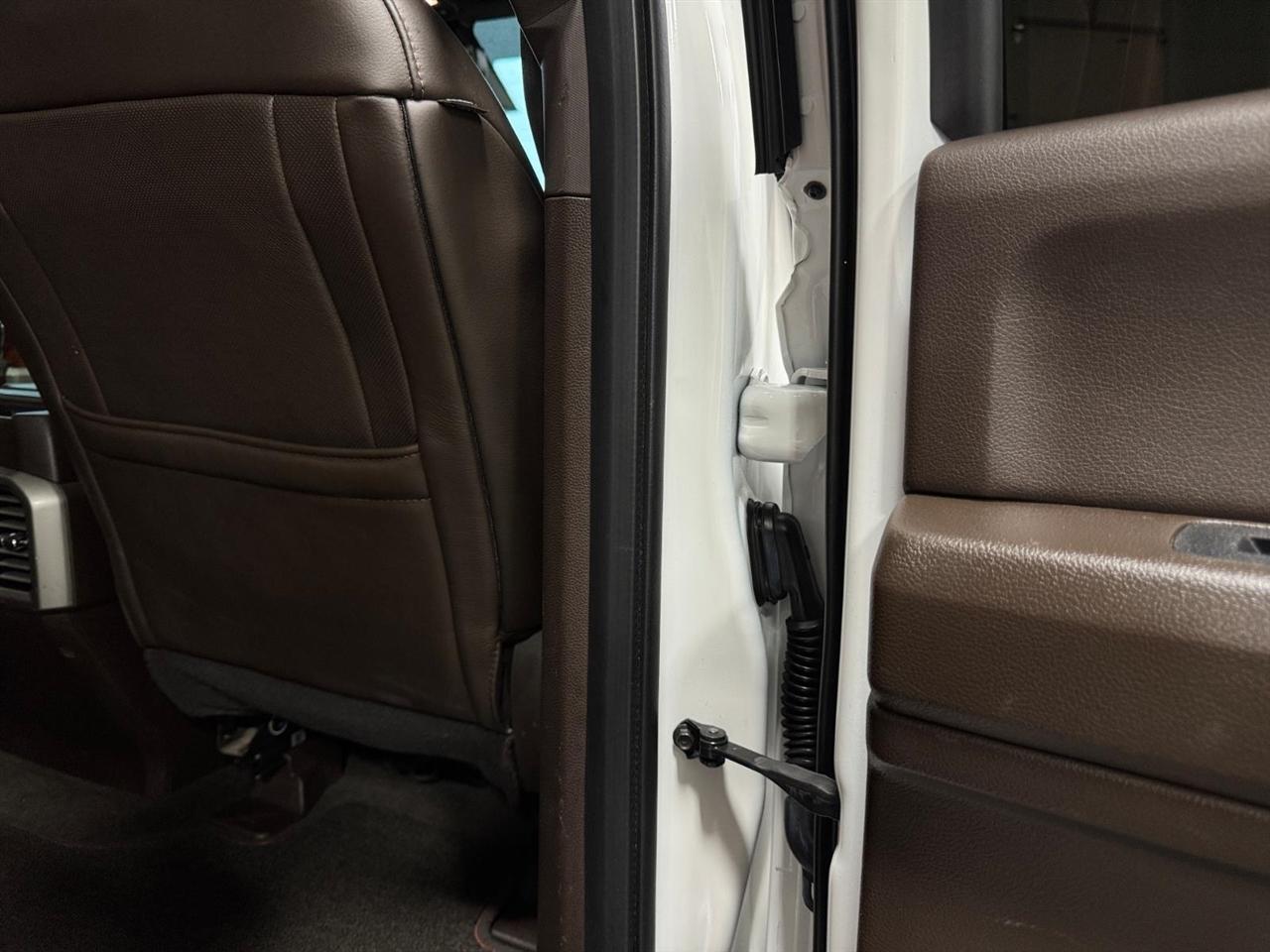 Ford Super Duty F-350 SRW King Ranch 4WD Crew Cab 8' Box 2018
