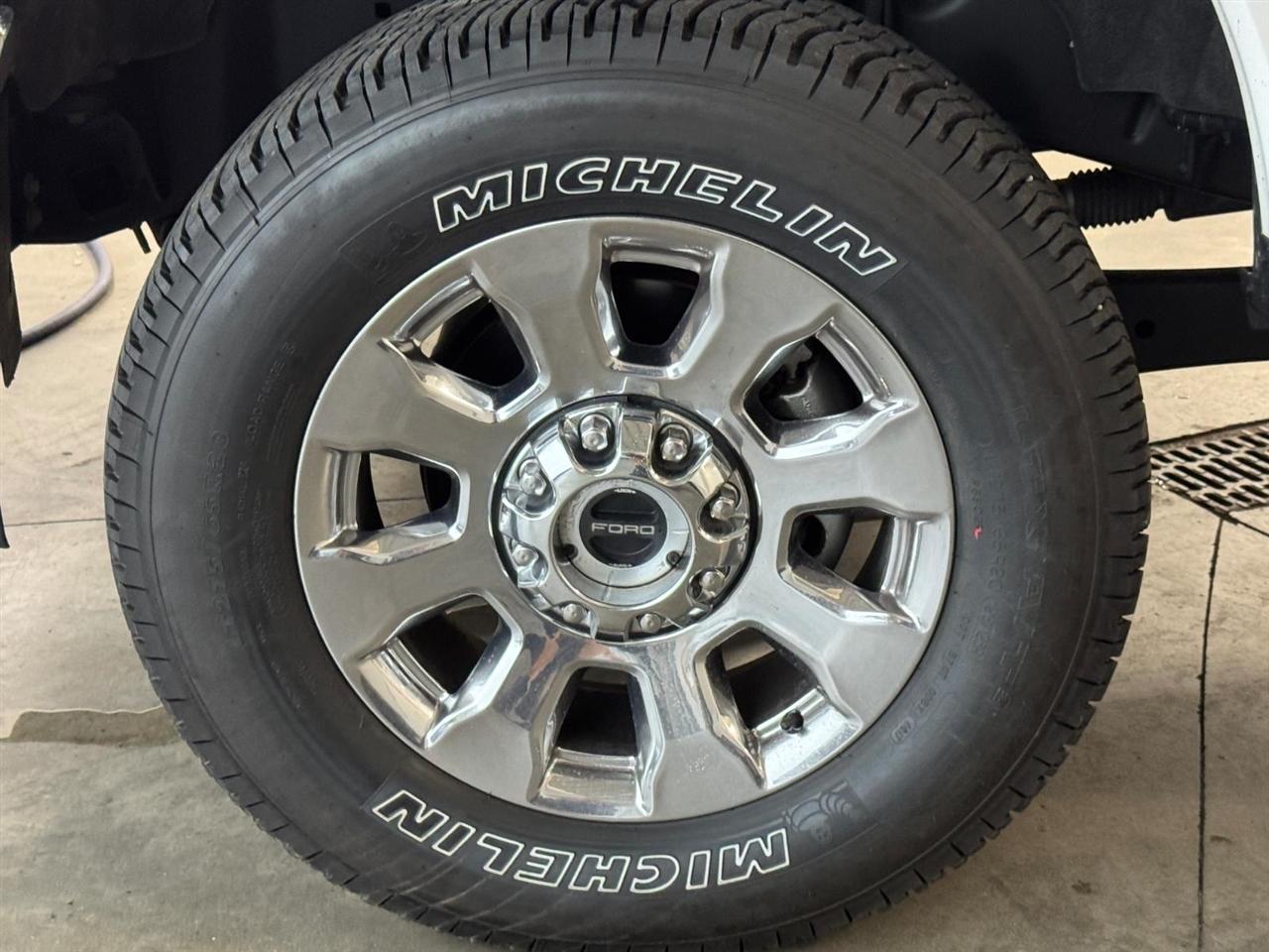 Ford Super Duty F-350 SRW King Ranch 4WD Crew Cab 8' Box 2018