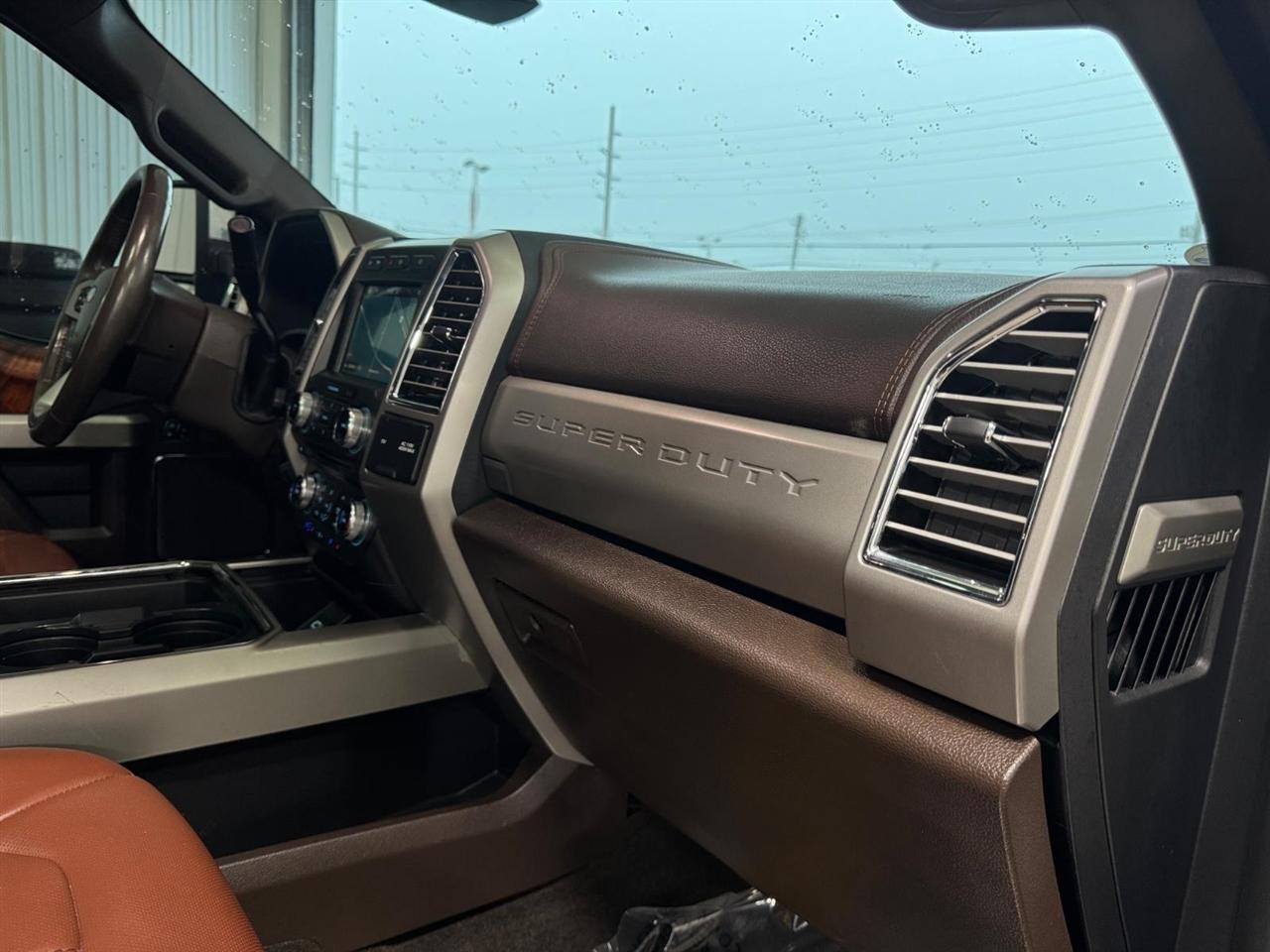 Ford Super Duty F-350 SRW King Ranch 4WD Crew Cab 8' Box 2018