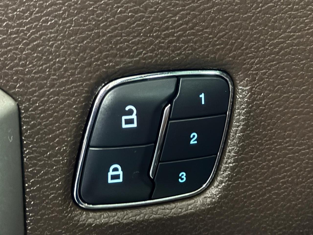 Ford Super Duty F-350 SRW King Ranch 4WD Crew Cab 8' Box 2018