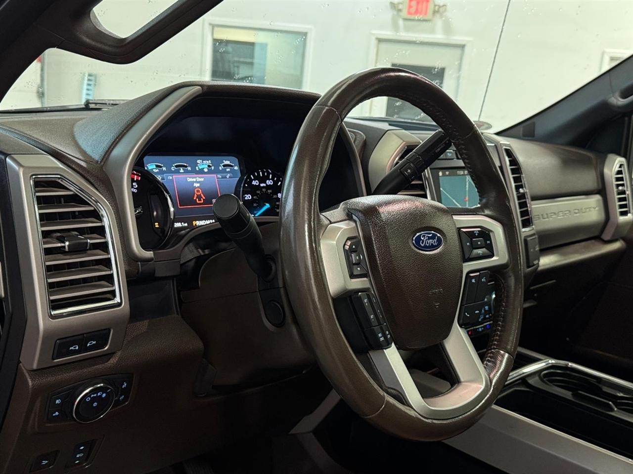 Ford Super Duty F-350 SRW King Ranch 4WD Crew Cab 8' Box 2018