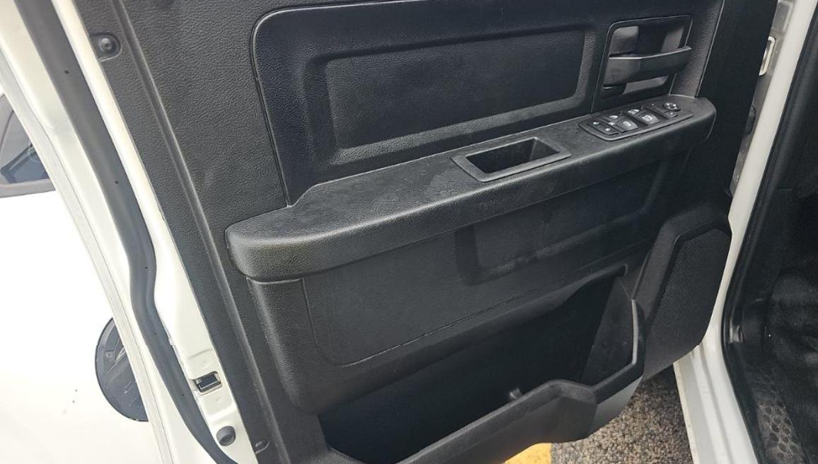 RAM 1500 Classic Tradesman 4x4 Quad Cab 6'4" Box 2019