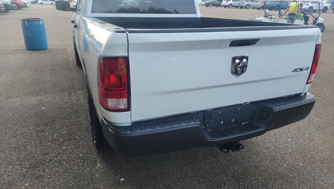 RAM 1500 Classic Tradesman 4x4 Crew Cab 6'4" Box 2019