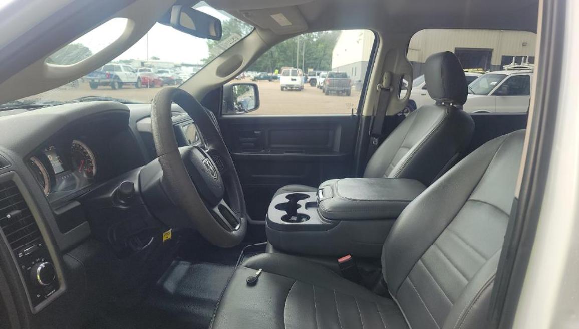 RAM 1500 Classic Tradesman 4x4 Crew Cab 6'4" Box 2019