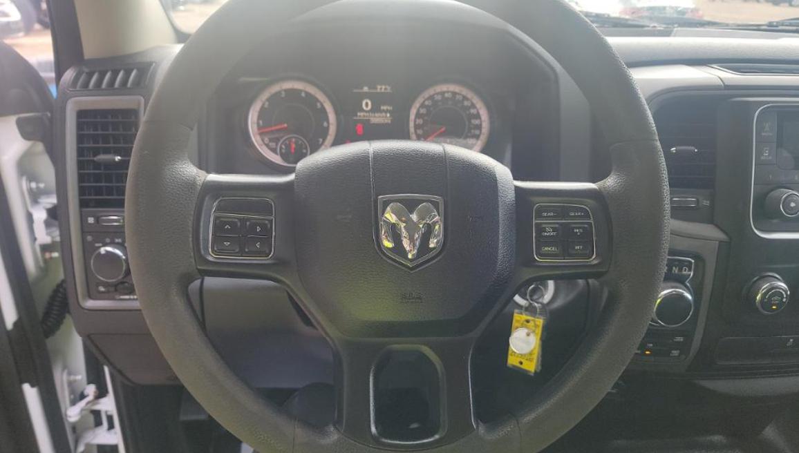 RAM 1500 Classic Tradesman 4x4 Crew Cab 6'4" Box 2019