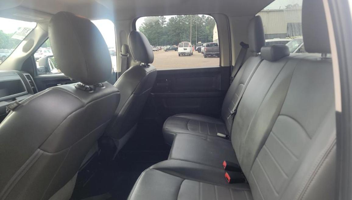 RAM 1500 Classic Tradesman 4x4 Crew Cab 6'4" Box 2019