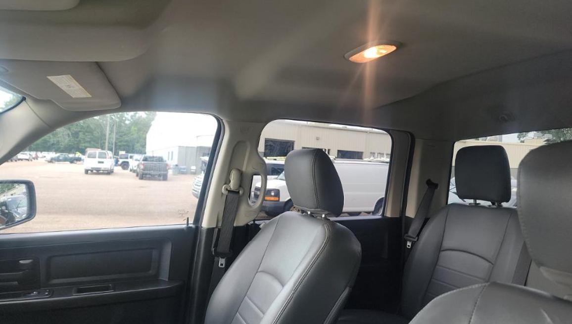 RAM 1500 Classic Tradesman 4x4 Crew Cab 6'4" Box 2019