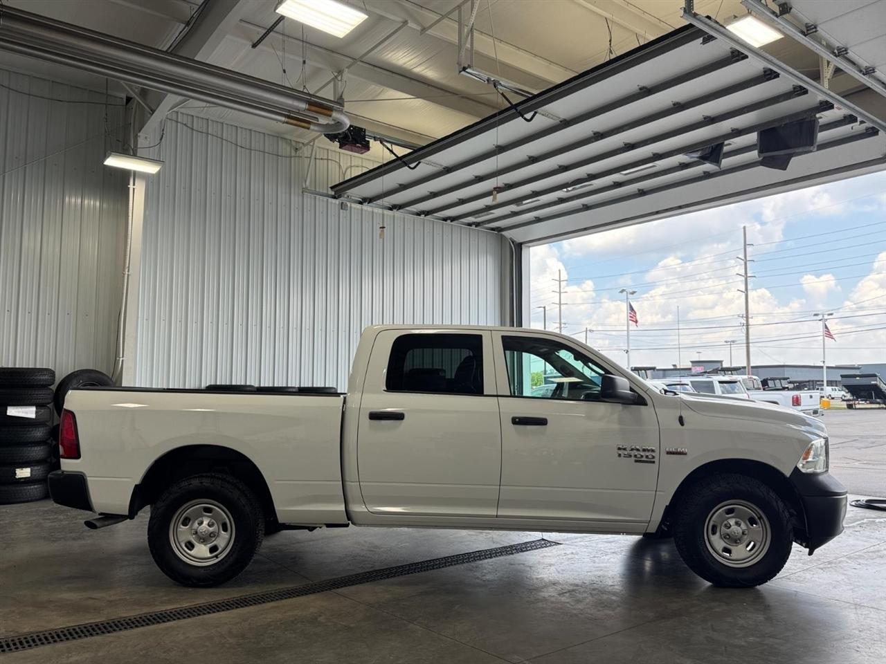 RAM 1500 Classic Tradesman 4x4 Crew Cab 6'4" Box 2019