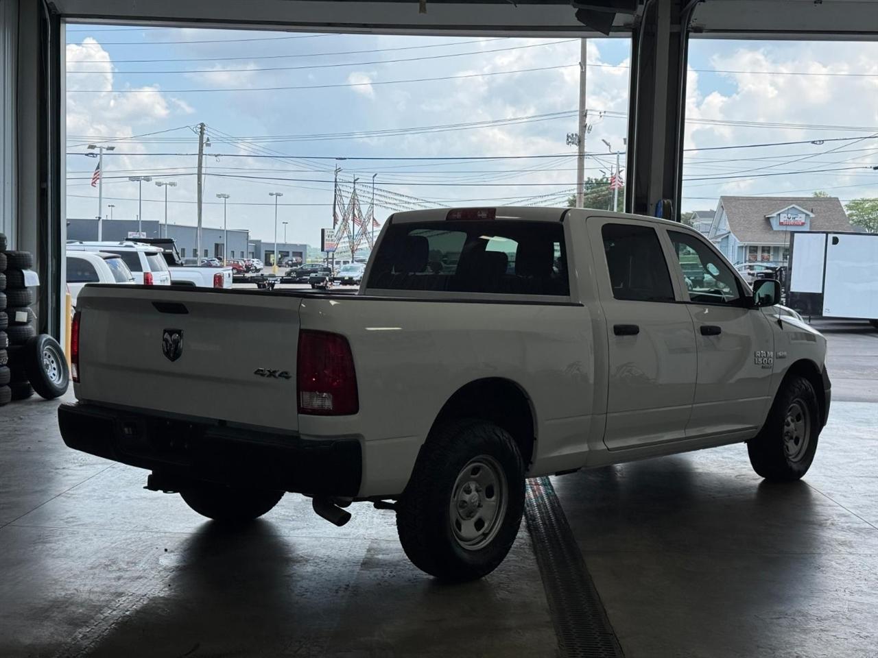 RAM 1500 Classic Tradesman 4x4 Crew Cab 6'4" Box 2019