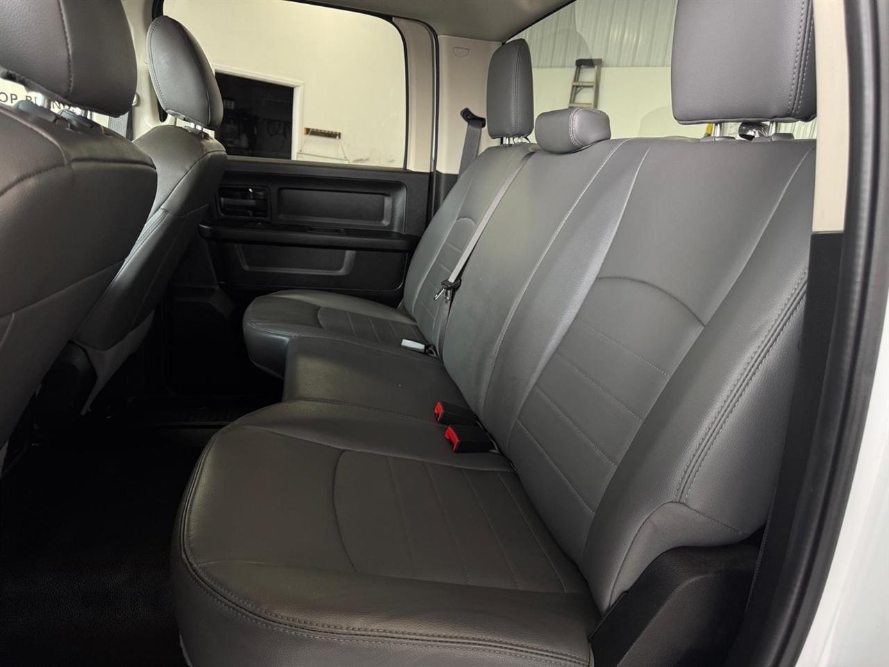RAM 1500 Classic Tradesman 4x4 Crew Cab 6'4" Box 2019