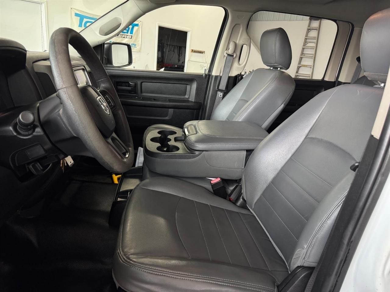 RAM 1500 Classic Tradesman 4x4 Crew Cab 6'4" Box 2019