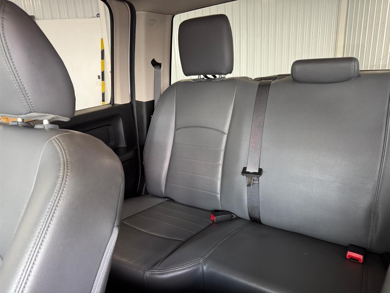 RAM 1500 Classic Tradesman 4x4 Crew Cab 6'4" Box 2019