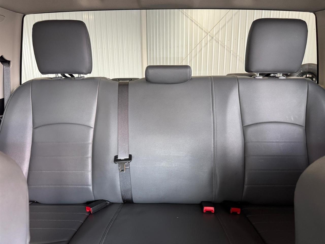 RAM 1500 Classic Tradesman 4x4 Crew Cab 6'4" Box 2019
