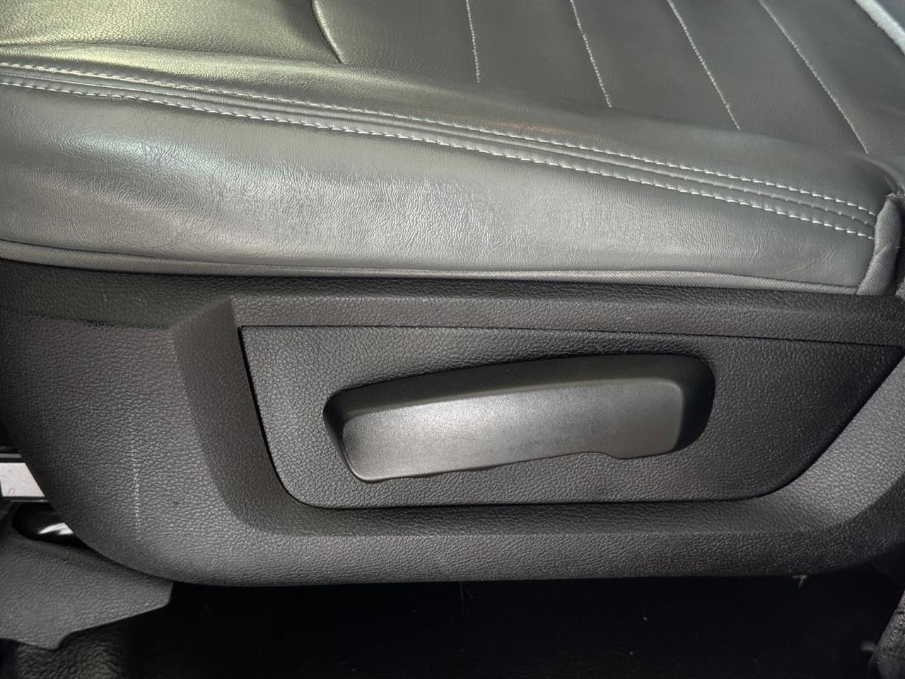 RAM 1500 Classic Tradesman 4x4 Crew Cab 6'4" Box 2019