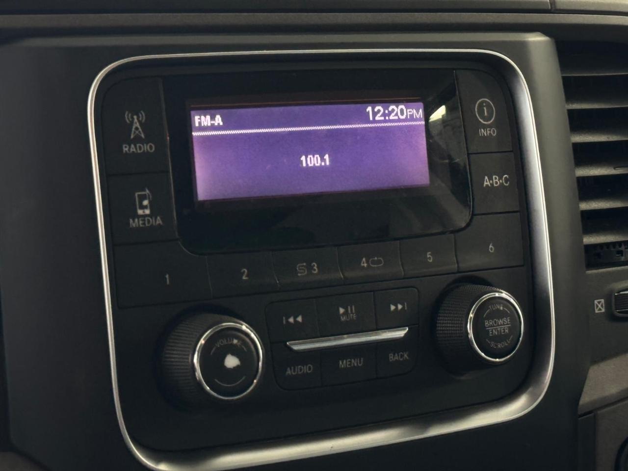 RAM 1500 Classic Tradesman 4x4 Crew Cab 6'4" Box 2019
