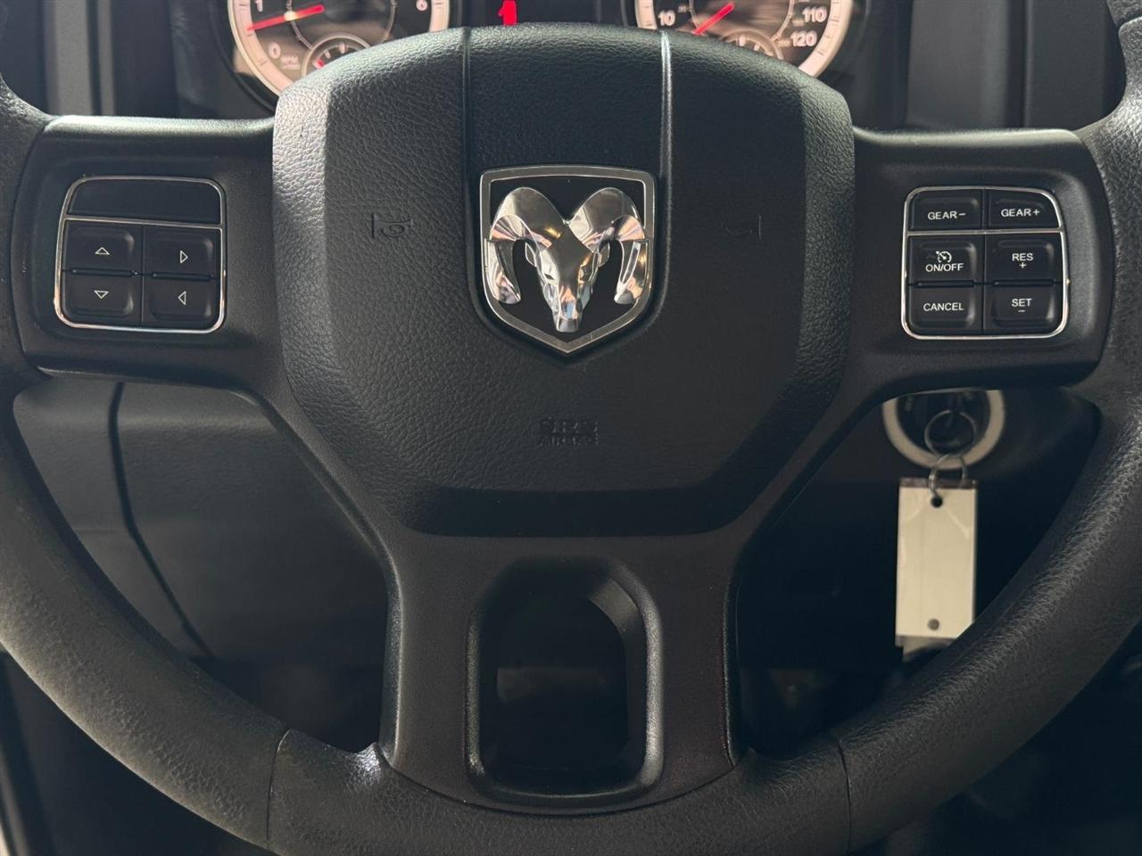 RAM 1500 Classic Tradesman 4x4 Crew Cab 6'4" Box 2019