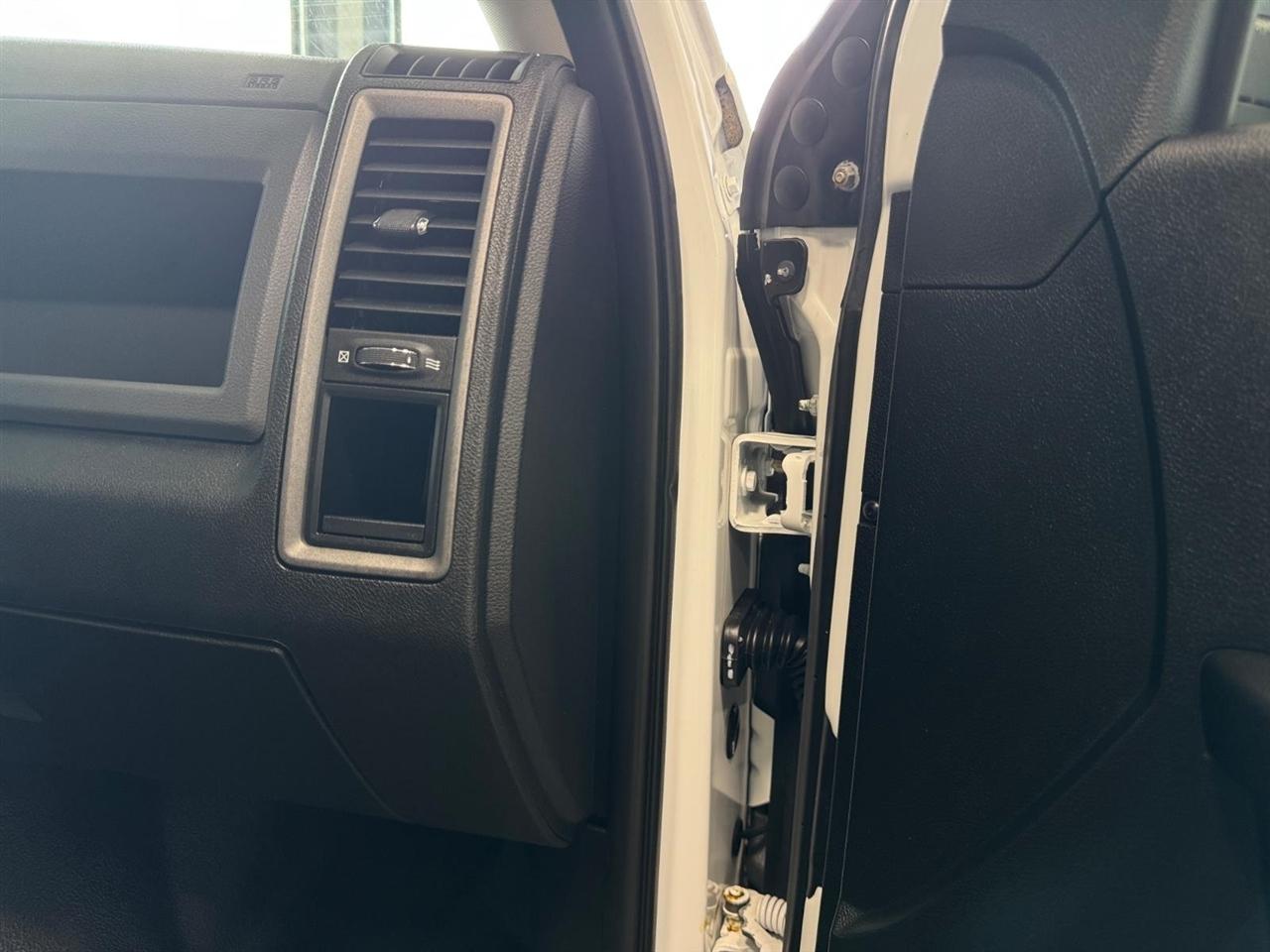 RAM 1500 Classic Tradesman 4x4 Crew Cab 6'4" Box 2019
