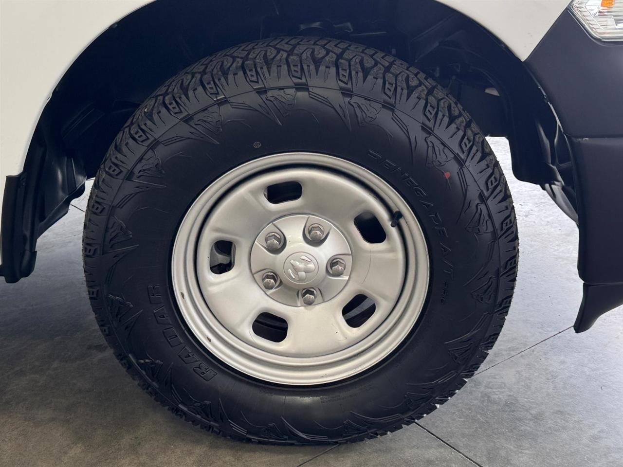 RAM 1500 Classic Tradesman 4x4 Crew Cab 6'4" Box 2019