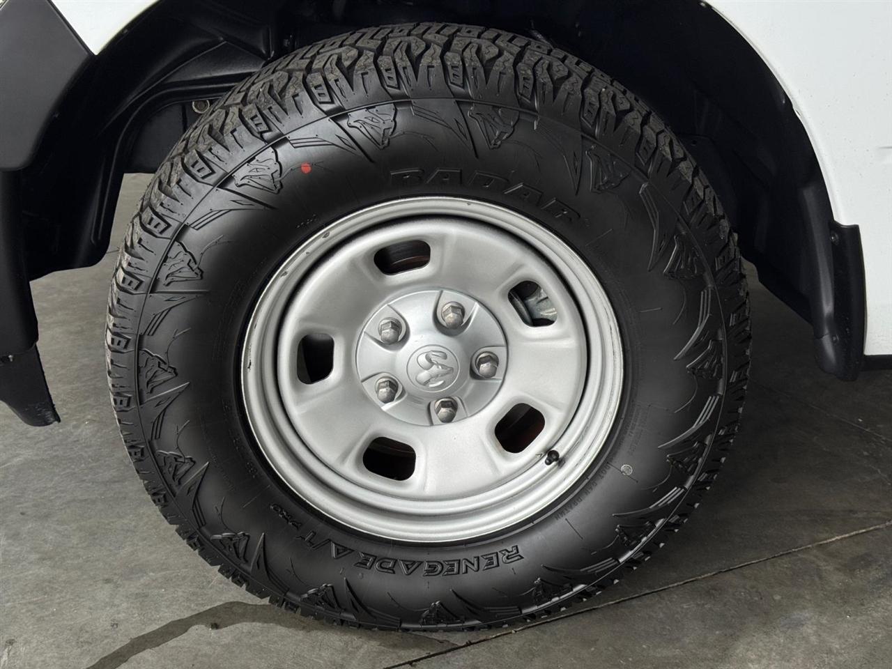 RAM 1500 Classic Tradesman 4x4 Crew Cab 6'4" Box 2019