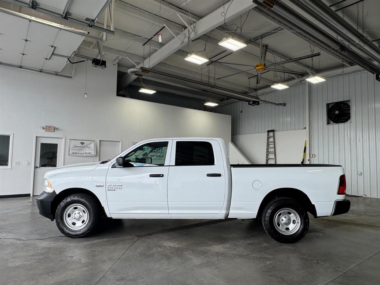 RAM 1500 Classic Tradesman 4x4 Crew Cab 6'4" Box 2019
