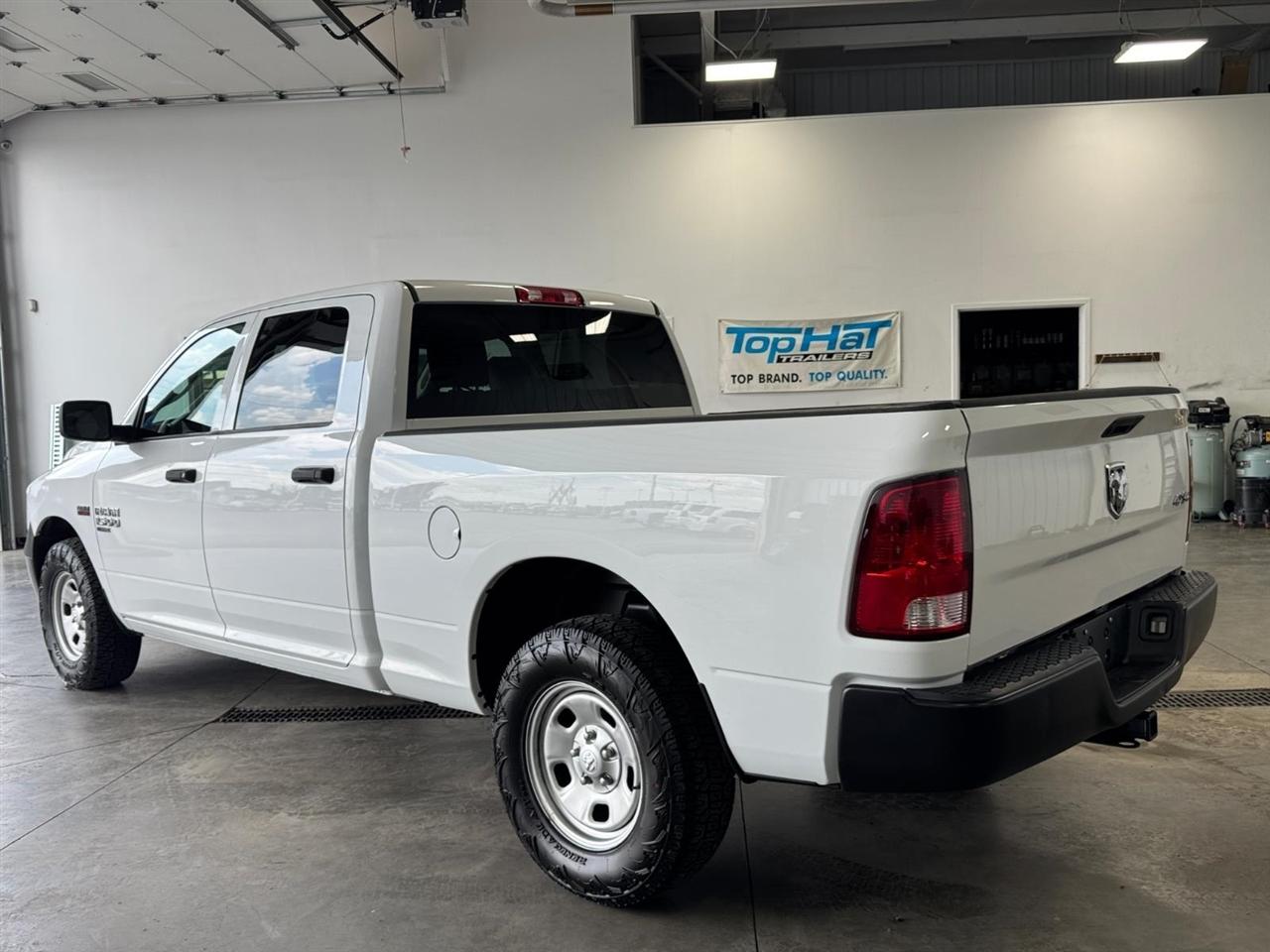 RAM 1500 Classic Tradesman 4x4 Crew Cab 6'4" Box 2019