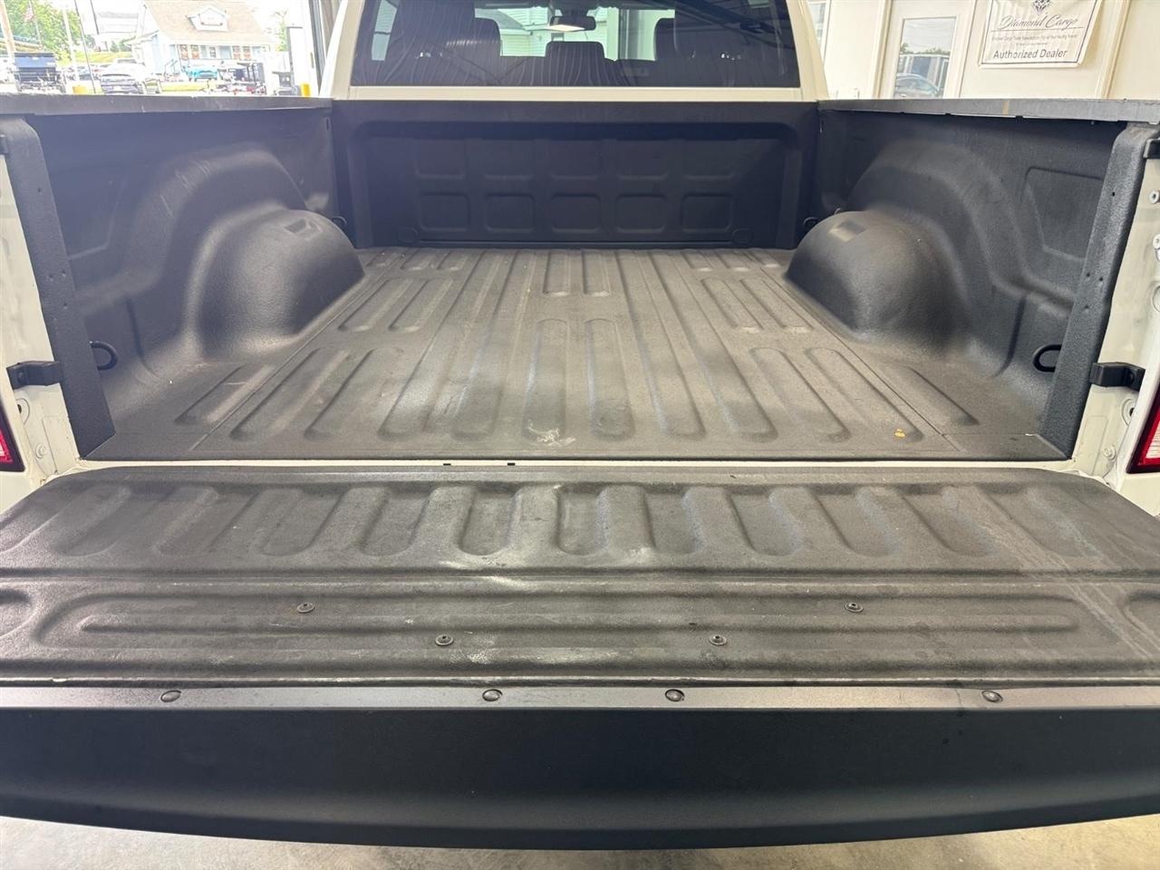 RAM 1500 Classic Tradesman 4x4 Crew Cab 6'4" Box 2019