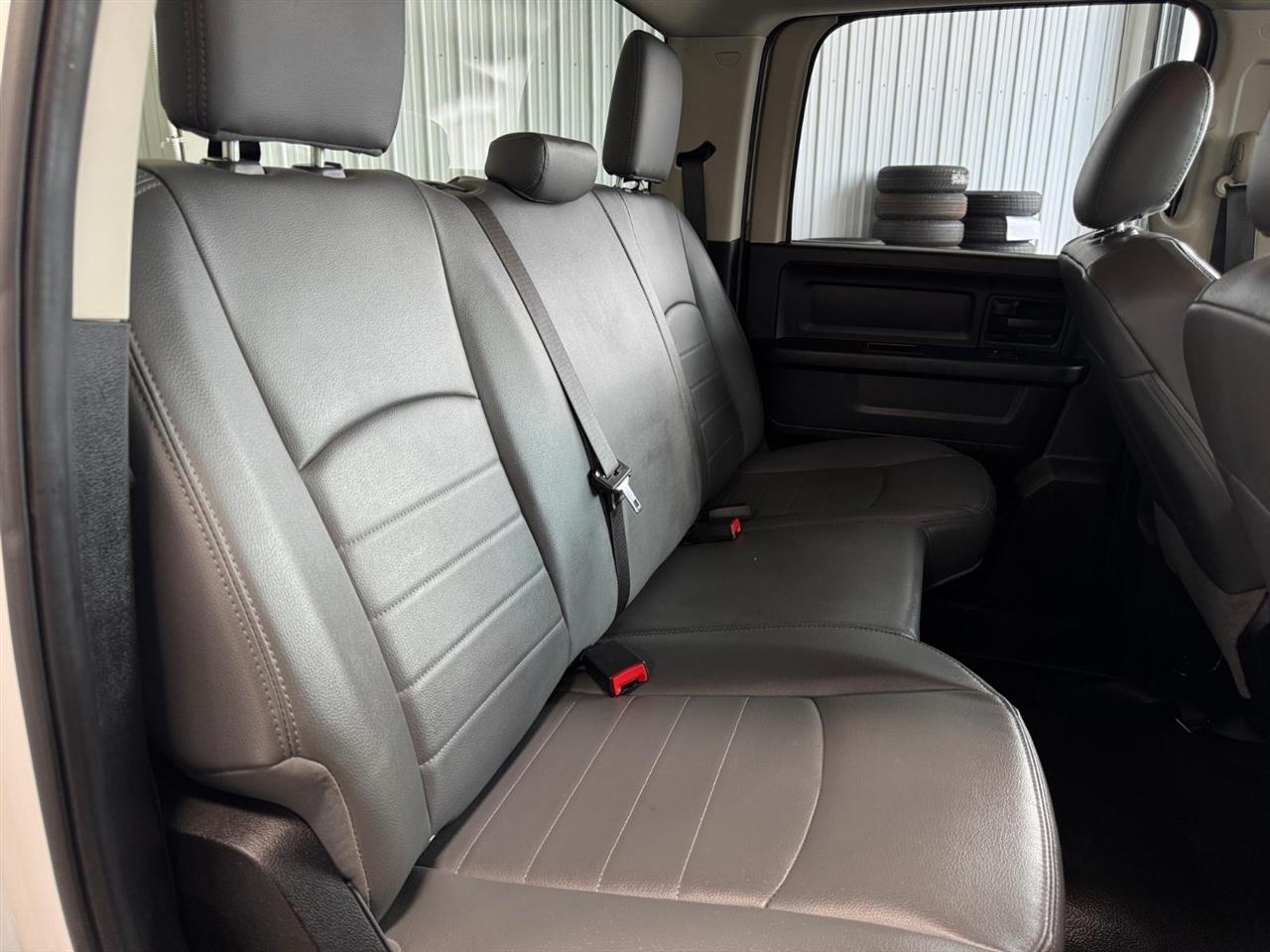 RAM 1500 Classic Tradesman 4x4 Crew Cab 6'4" Box 2019