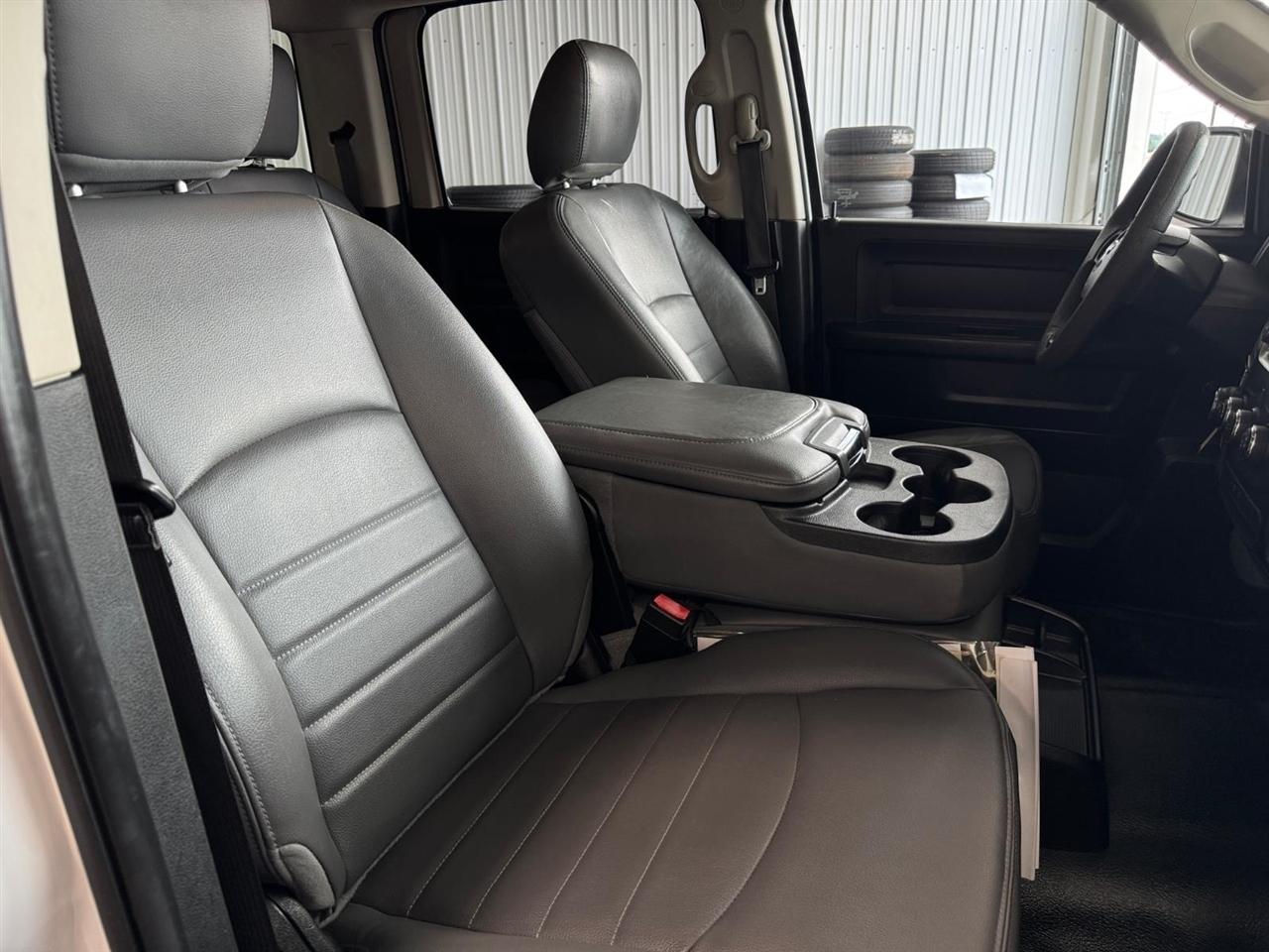 RAM 1500 Classic Tradesman 4x4 Crew Cab 6'4" Box 2019