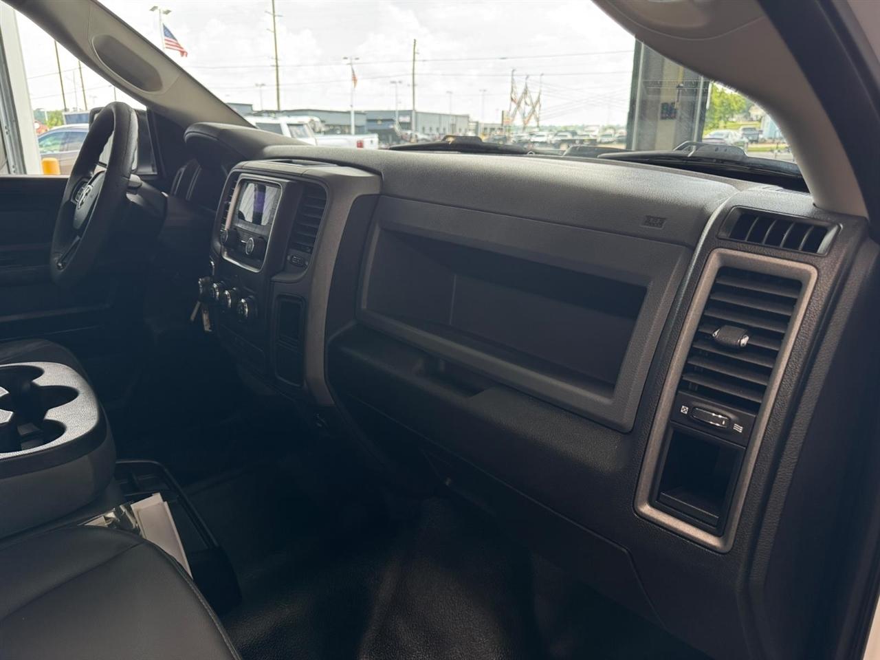 RAM 1500 Classic Tradesman 4x4 Crew Cab 6'4" Box 2019