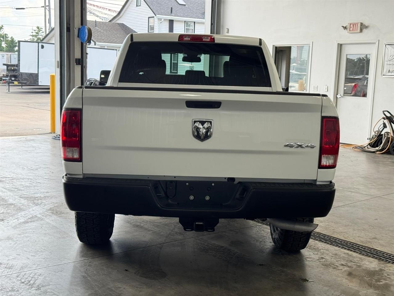 RAM 1500 Classic Tradesman 4x4 Crew Cab 6'4" Box 2019
