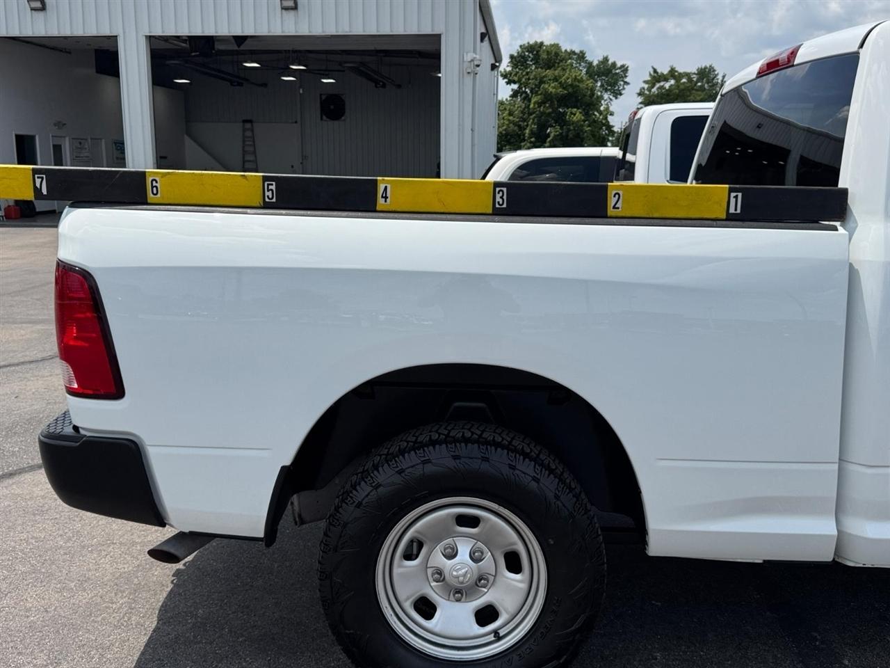 RAM 1500 Classic Tradesman 4x4 Crew Cab 6'4" Box 2019